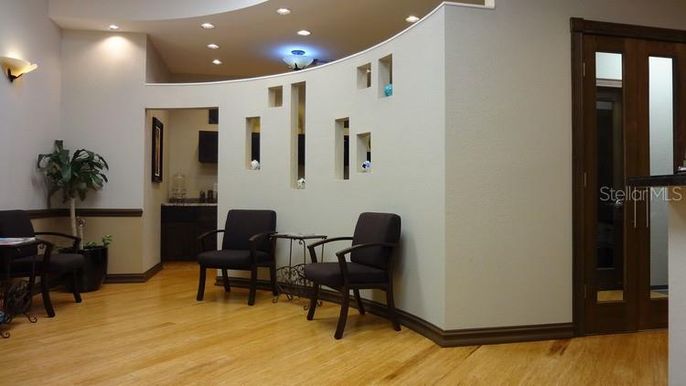 Interior, Recessed Lighting, Wood Texture Flooring