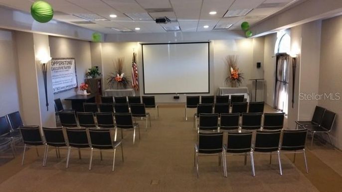 Interior, Projection Screen, Recessed Lighting, Theatre Room