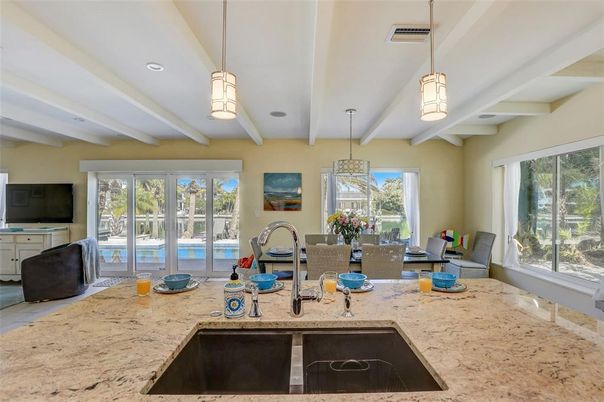 Dining room, Interior, Pendant Lights, Recessed Lighting