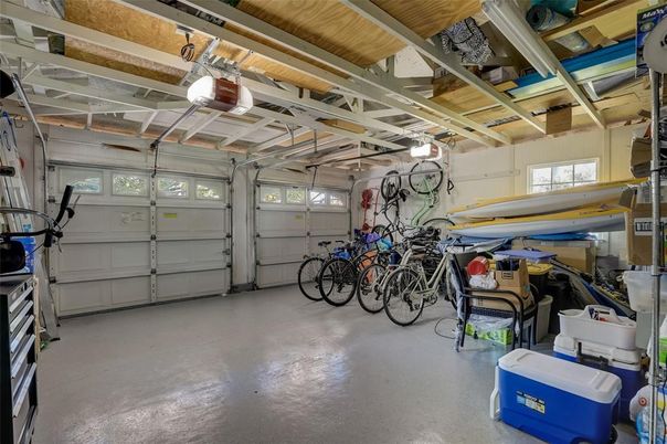 Garage, Interior, Wooden Beams