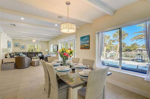 Dining room, Interior, Living room, Pendant Lights, Recessed Lighting
