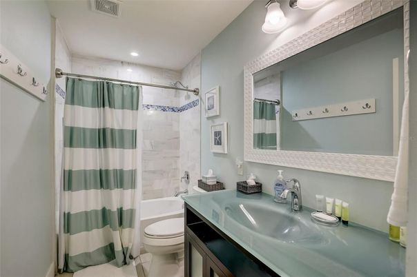 Bathroom, Interior, Recessed Lighting