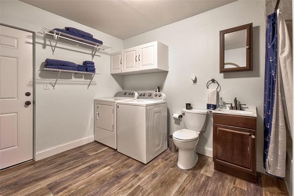 Interior, Washer, Wood Texture Flooring