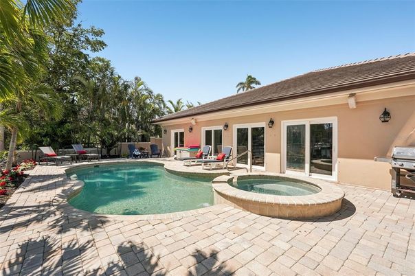 Exterior, Pool
