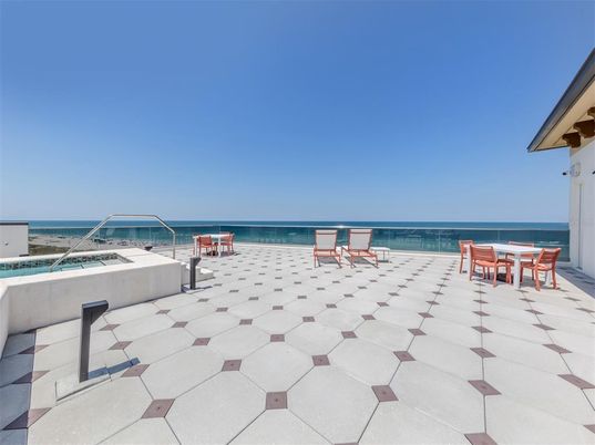 Exterior, Pool, Water