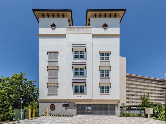 Exterior, Facade, Rowhouse