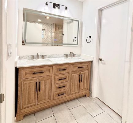 Bathroom, Dual Sink Vanities, Interior