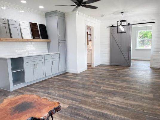 Interior, Pendant Lights, Recessed Lighting, Wood Texture Flooring