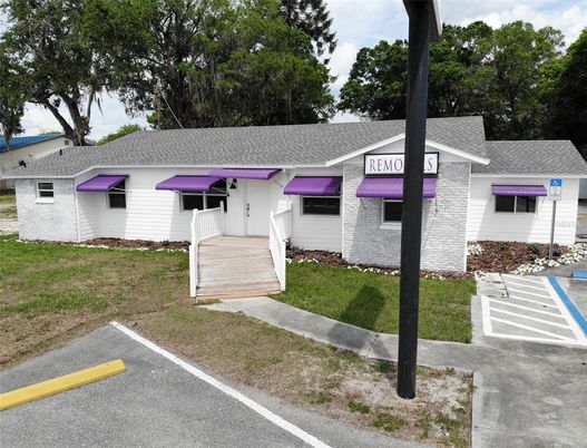 Exterior, Facade, Ranch