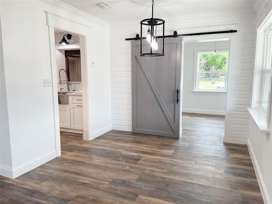 Interior, Pendant Lights, Wood Texture Flooring