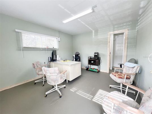 Home Office, Interior