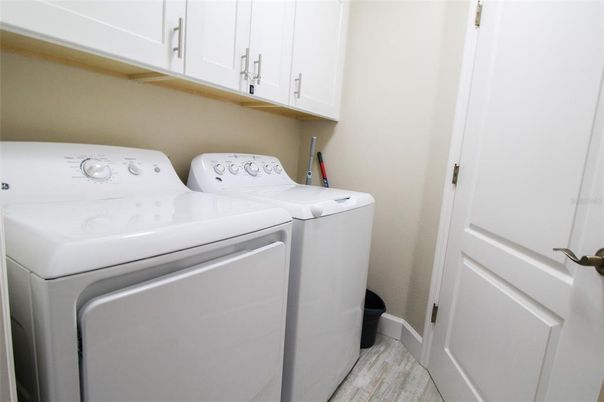 Interior, Washer, Wood Texture Flooring