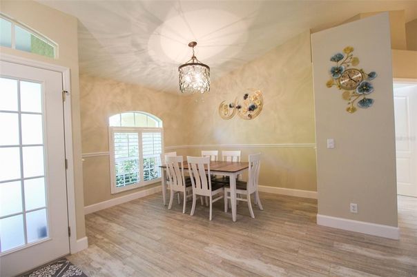 Interior, Wood Texture Flooring, Dining room, Chandelier, Pendant Lights