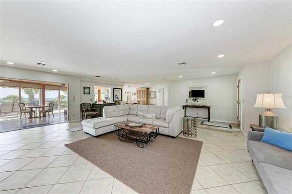 Dining room, Interior, Living room, Recessed Lighting