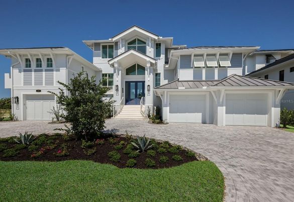 Attached, Exterior, Facade, American Craftsman
