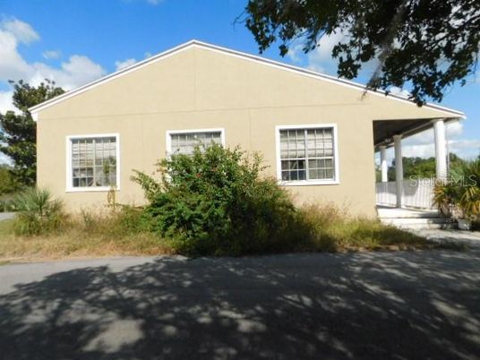 Exterior, Facade, Ranch