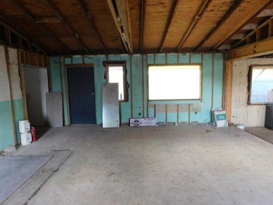Empty room, Interior, Wooden Beams, Wooden Ceilings