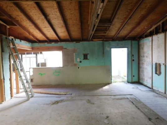 Empty room, Interior, Wooden Beams, Wooden Ceilings