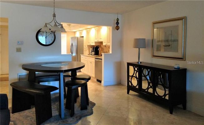 Chandelier, Dining room, Interior, Kitchen, Pendant Lights, Stainless Steel Appliances