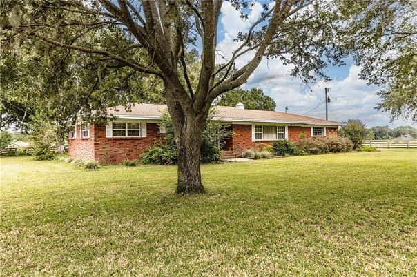 Backyard, Exterior, Facade, Brick Facade, Ranch