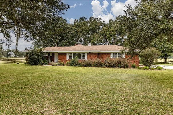 Exterior, Facade, Brick Facade, Ranch