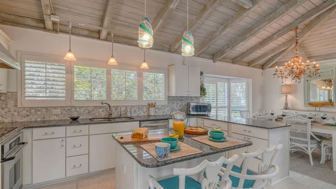 Chandelier, Dining room, Interior, Kitchen, Pendant Lights, Wooden Beams, Wooden Ceilings