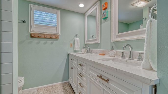 Bathroom, Dual Sink Vanities, Interior, Recessed Lighting