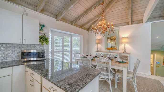 Chandelier, Dining room, Interior, Wooden Beams, Wooden Ceilings
