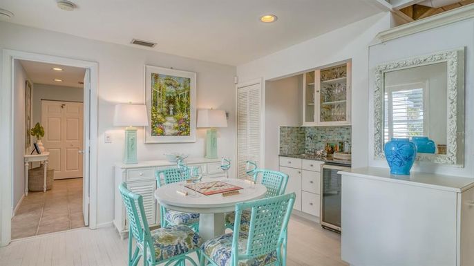 Dining room, Interior, Recessed Lighting