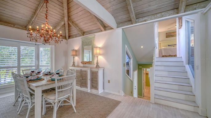 Chandelier, Dining room, Interior, Wooden Beams, Wooden Ceilings