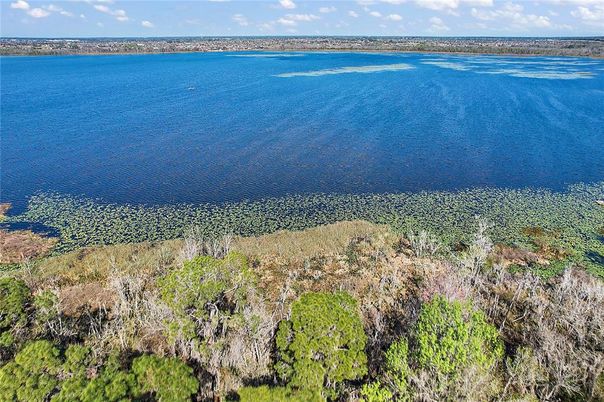 Exterior, Lake