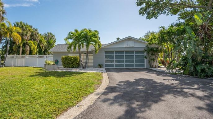 Backyard, Detached Garage, Exterior