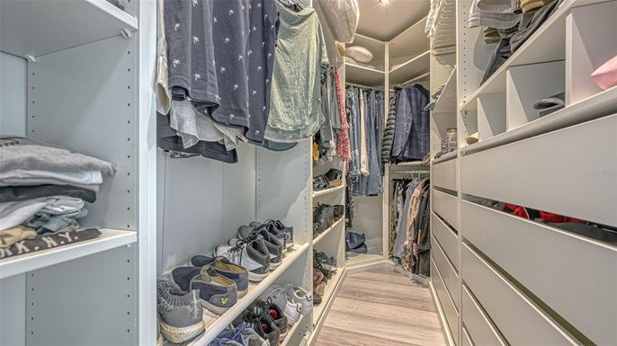 Interior, Walk-in Closets, Wood Texture Flooring