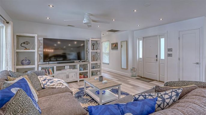 Interior, Living room, Recessed Lighting, Wood Texture Flooring