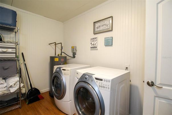 Interior, Washer, Wood Texture Flooring