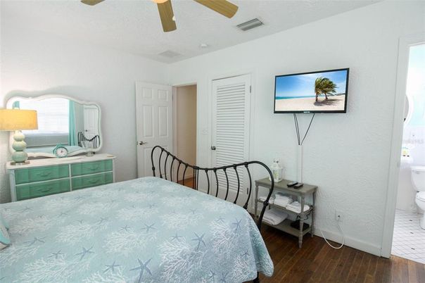 Interior, Bathroom, Bedroom, Wood Texture Flooring, Recessed Lighting