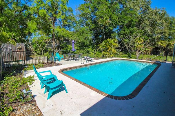 Exterior, Pool