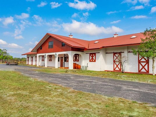 Backyard, Exterior, Facade, Ranch