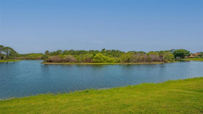 Exterior, Lake