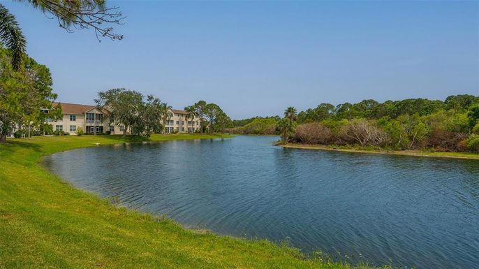 Exterior, Lake