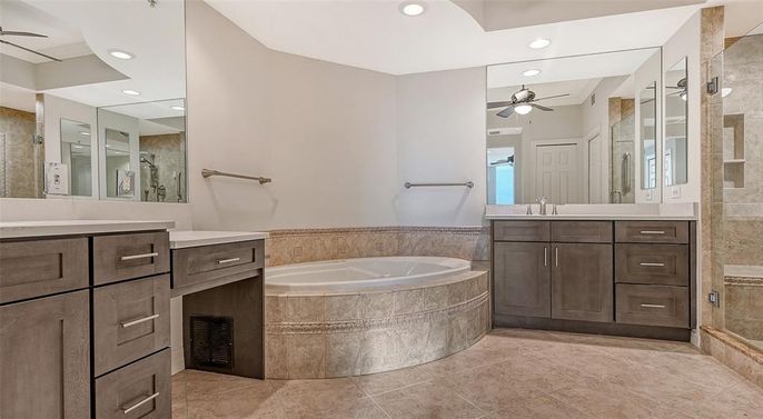 Bathroom, Dual Sink Vanities, Interior, Recessed Lighting