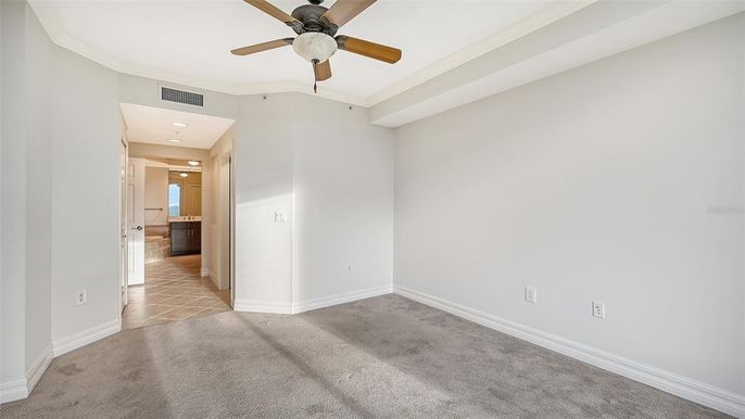 Empty room, Interior, Recessed Lighting