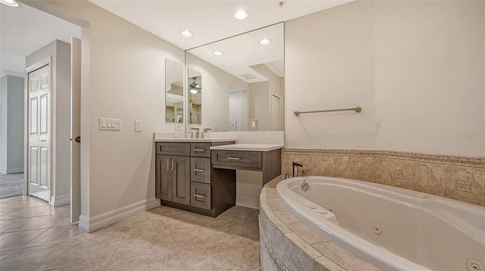 Bathroom, Dual Sink Vanities, Interior, Recessed Lighting