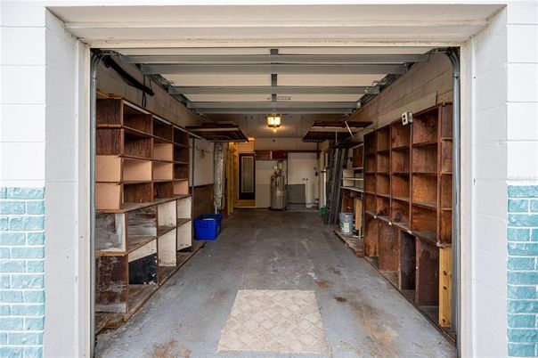 Garage, Interior, Wooden Beams
