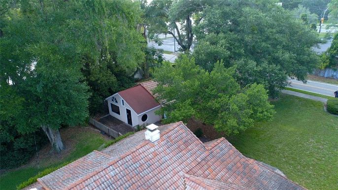Exterior, Drone