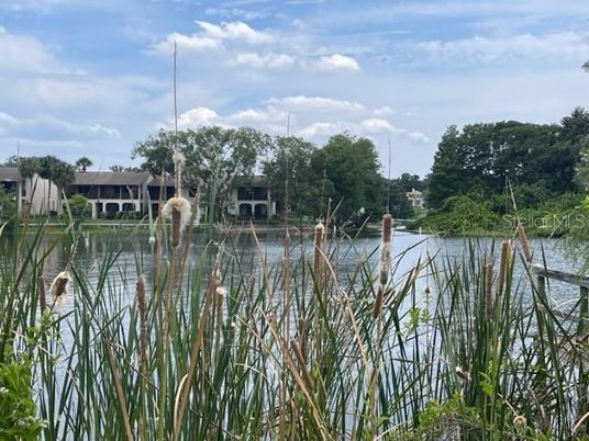 Exterior, Lake