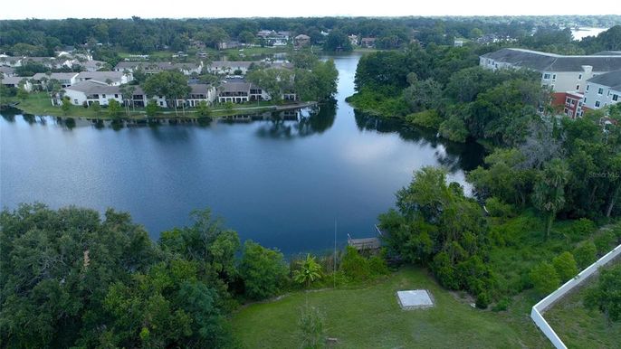 Exterior, Lake