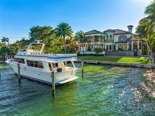 Exterior, Lake