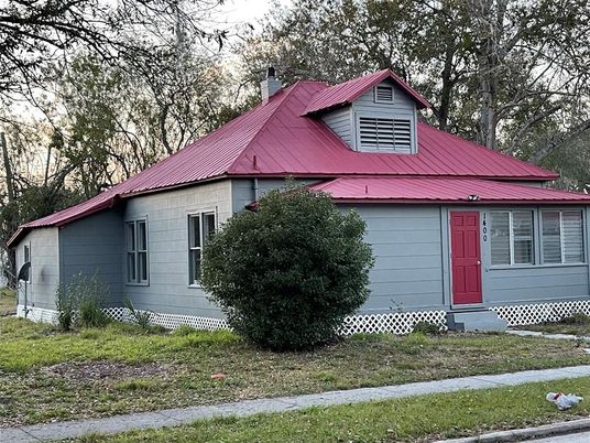 Exterior, Facade, Ranch