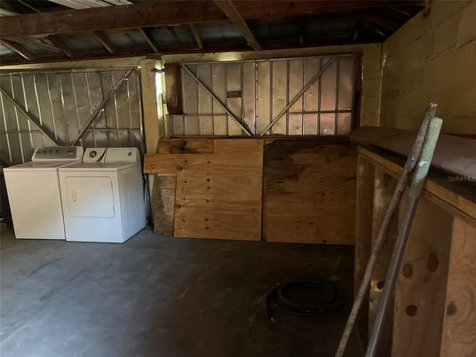 Interior, Washer, Wooden Beams